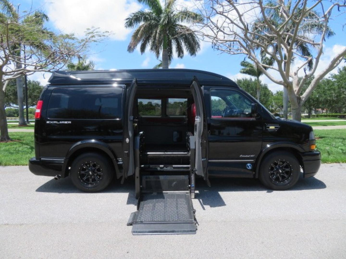 2018 Black /Red GMC Savana G2500 Cargo (1GTW7AFG9J1) with an 6.0L V8 OHV 16V FFV engine, 6A transmission, located at 4301 Oak Circle #19, Boca Raton, FL, 33431, (954) 561-2499, 26.388861, -80.084038 - Photo#24